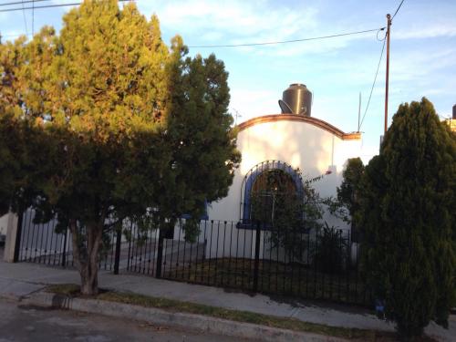 VENDO CASA AL NORTE DE UNA PLANTA 3 RECAMARAS