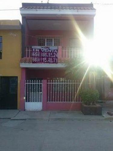 Linda casa en Colonia Santa Elena