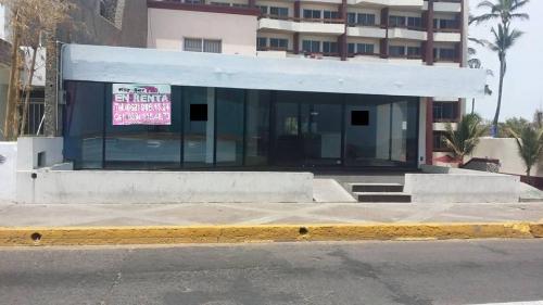 Local comercial frente al malecon