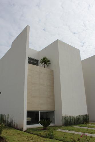 VENDO CASA NUEVA 2 PLANTAS FRAC. CERRADO