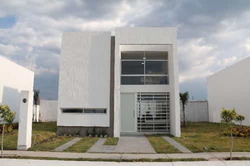 VENDO CASA NUEVA 3 RECAMARAS UNA EN PLANTA BAJA