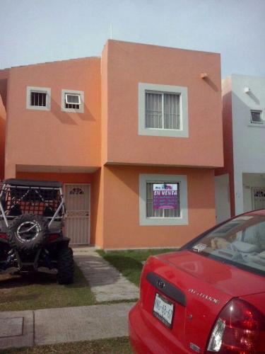 Bonita y amplia casa en Los Mangos I