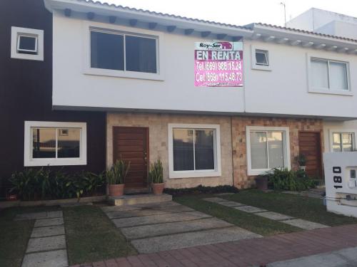 Hermosa y amplia casa en Residencial El Secreto