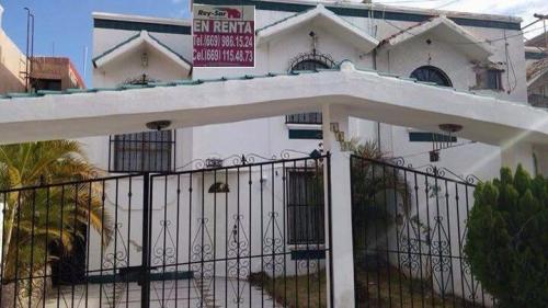 Amplia casa en Fracc. Hacienda del Mar