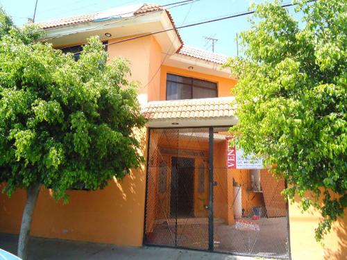 VENDO CASA DE OPORTUNIDAD AL NORTE SOBRE PRIMER ANILLO