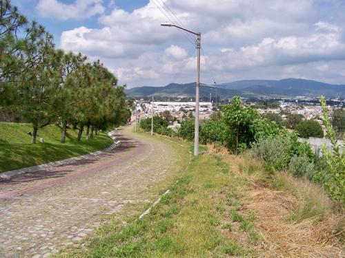Terreno comercial a buen precio sobre av. Paseo del Cortijo 
