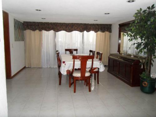 Bonita Casa Amplia en Fraccionamiento Cerrado con Vigilancia