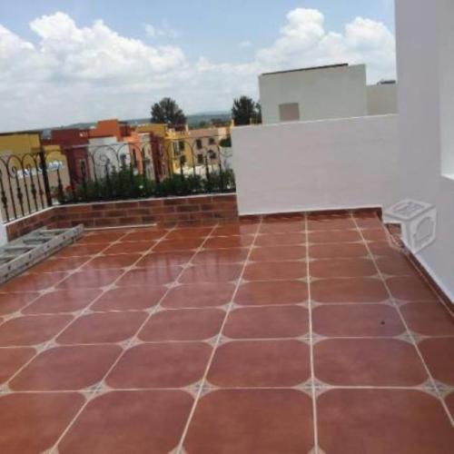 Dentro del Club de Golf Zirándaro,  Hermosa Casa