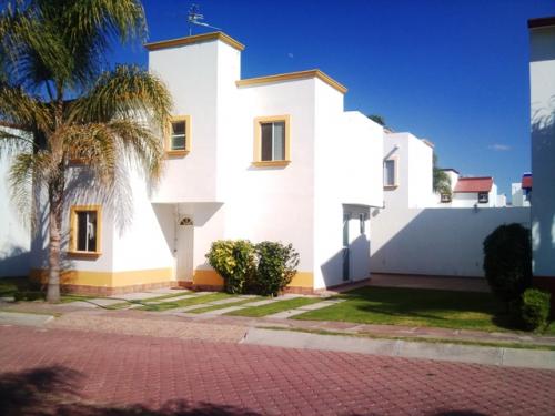 Bonita Casa en Fracc. Las Palmas, Santa Cruz Nieto