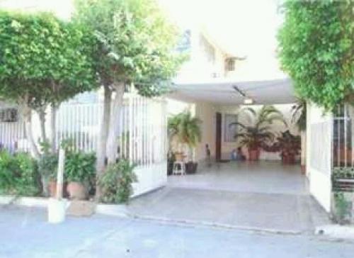 exelente casa en Villas del Estero