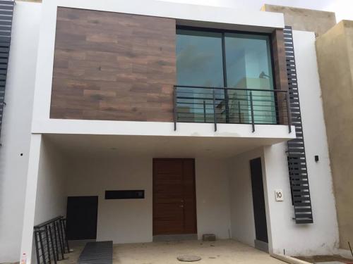 CASA RESIDENCIAL A ESTRENAR COLONIA JOCOTAN JUNTO CLUB CHIVAS VERDE VALLE