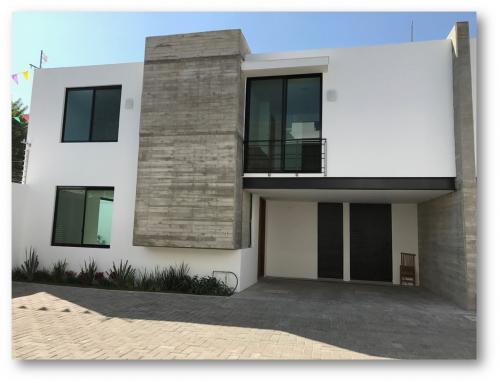 CASA EN VENTA EN CONDOMINIO EN CIUDAD GRANJA 4 REC Y 3.5 BAÑOS