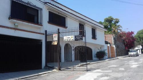 Venta de casa estilo Mediterraneo, en Cuernavaca