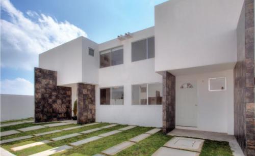 En lago residencial ¡Compra tu casa!