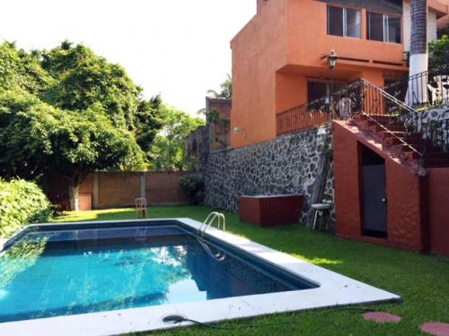 Hermosa casa con alberca y jardin en Club de Golf Cuernavaca