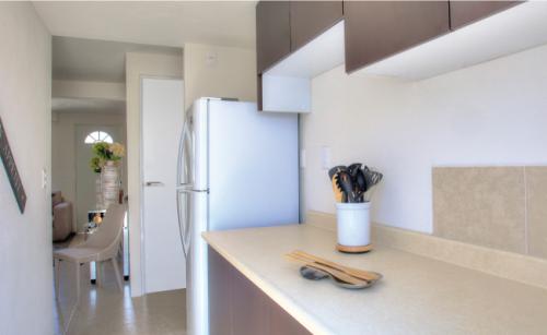 Bonita casa construida en dos niveles