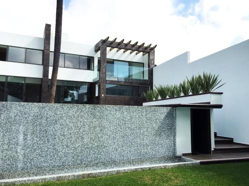 Hermosa residencia estilo moderno en Bellavista Cuernavaca !!