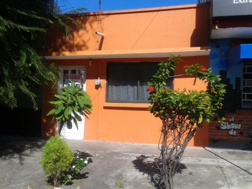 Casa un nivel, a 3 cuadras de Cuauhtemoc