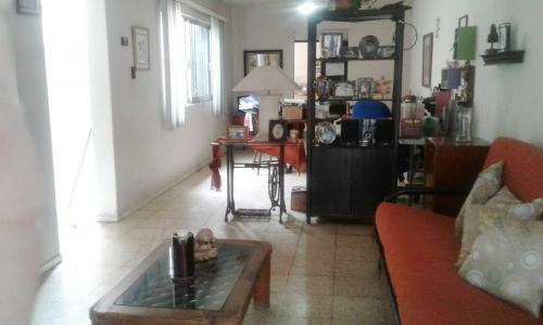 Casa 2 niveles, en la col. Centro