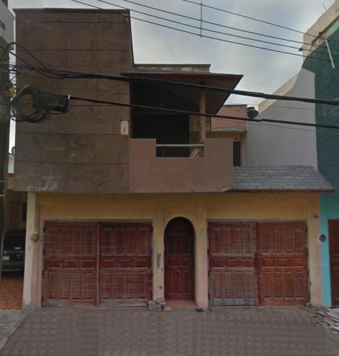 Casa 2 niveles, cerca del mar.