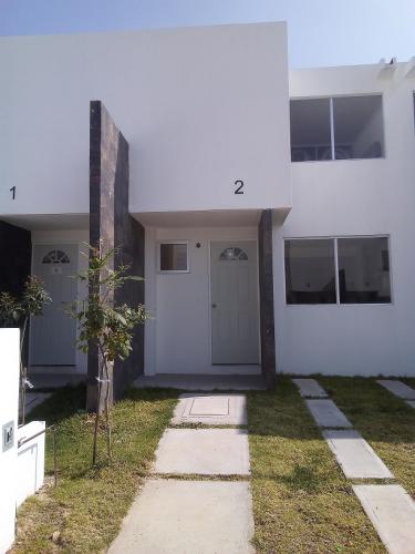 hermosa casa de dos pisos.