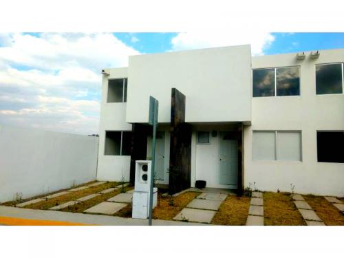 PRECIOSA CASA JUNTO AL LAGO 3 HABITACIONES
