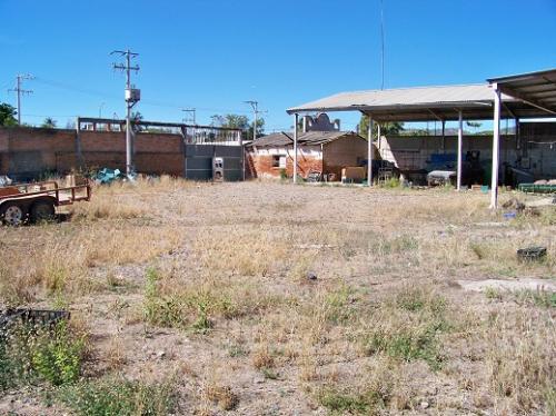 Terreno con 3 frentes ideal para bodega en Las Varas