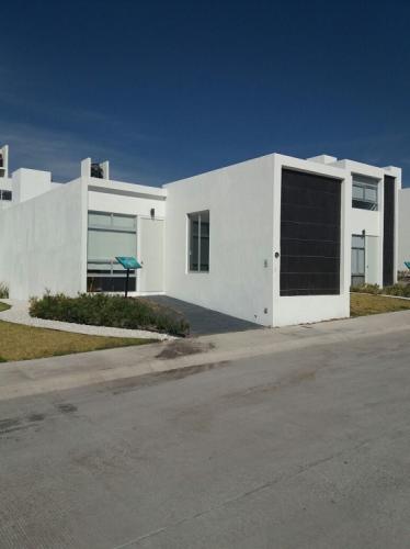 CASA MODELO VENTO DE UN SOLO NIVEL, 3 RECÁMARAS Y 2 BAÑOS.