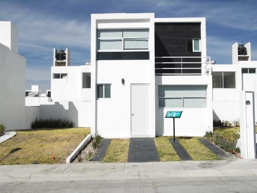 CASA MODELO NUVOLA DE DOS NIVELES CON 3 RECÁMARAS Y 3 BAÑOS COMPLETOS