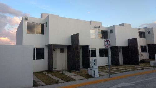 TU NUEVA CASA EN EL LAGO RESIDENCIAL