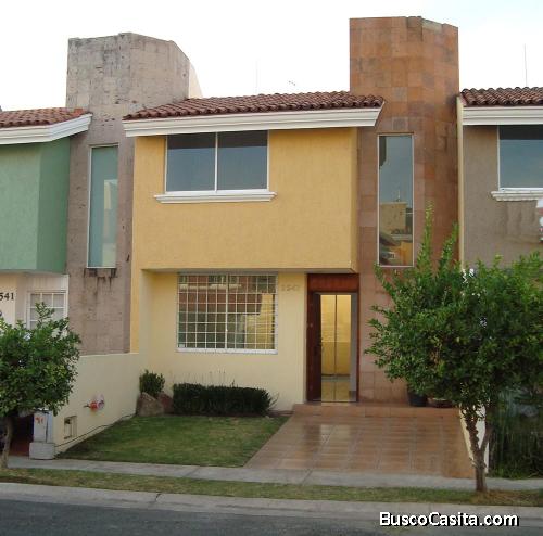 Casa Venta Canteras del Centinela Zapopan, 3 recamaras con closets Grandes