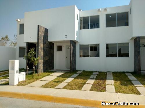 VIVE A COSTADO DE UN HERMOSO LAGO Y UN BELLO CLUB DE GOLF