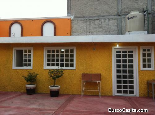 Cuarto/estudio con entrada independiente muy cerca de  Periférico Sur