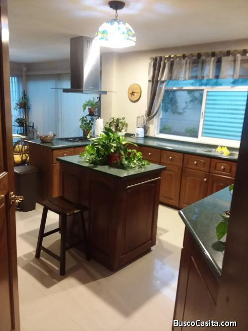 casa 500 m2 terreno, 350 const. 3 rec. 4 baños, 2 salas, cocina integral, jardin, terraza,6 cochera 