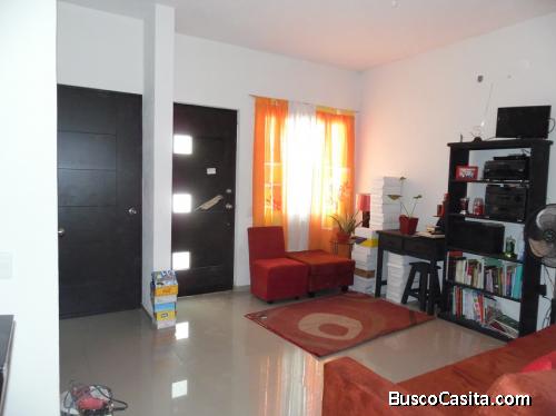CASA EN VENTA EN COL. VILLAS UNIVERSIDAD.