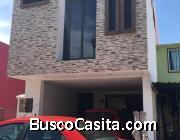 CASA 3 NIVELES ATRAS DE UVM, 3 RECAMARAS, 2 Y MEDIO BAÑOS