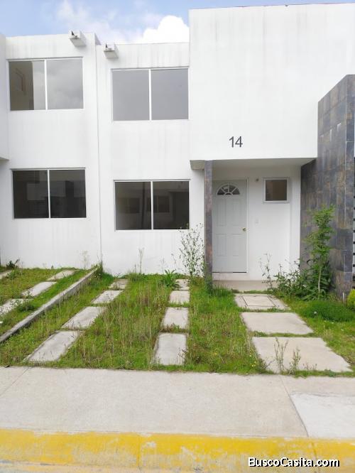 Excelente casa de dos niveles