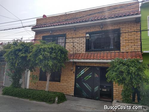 Casa a unas cuadras de Avenida Central, colonia Emiliano Zapata. 
