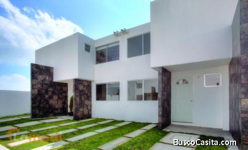 Casa con tres recamaras y tres baños
