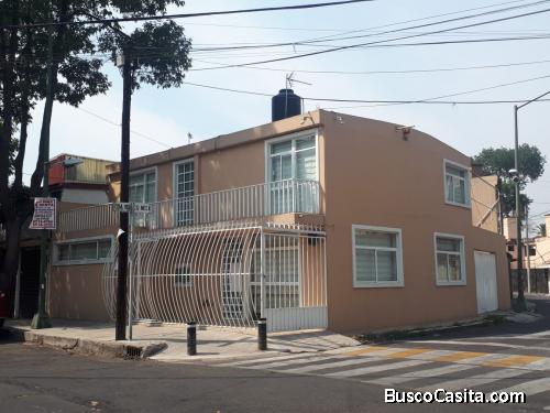 HERMOSA CASA EN VENTA EN LA CALLE DE NIGROMANTE