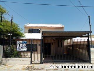 Se Vende Amplia Residencia en el Fracc. Jardindes del Lago.