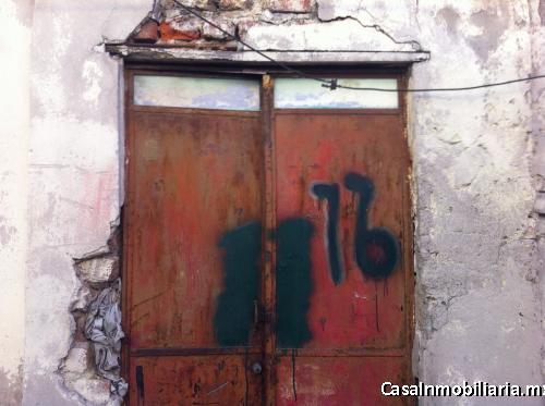 Venta de inmueble en vecindad como terreno