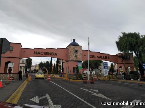 VIVE EN EL FRACCIONAMIENTO HACIENDA DEL VALLE 2 EN TOLUCA.