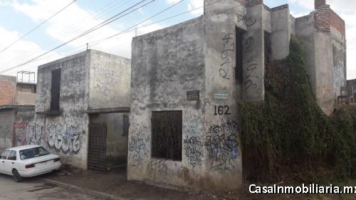 Terreno con construcción en Venta