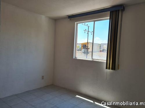 Depa en renta a 2 cuadras del Metro Camarones. 