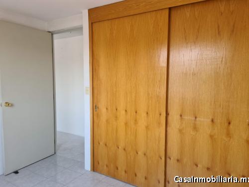 Depa en renta a 2 cuadras del Metro Camarones. 