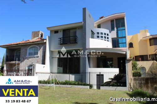 CASA EN VENTA BUGAMBILIAS SEGUNDA SECCIÓN $ 8300,000.00