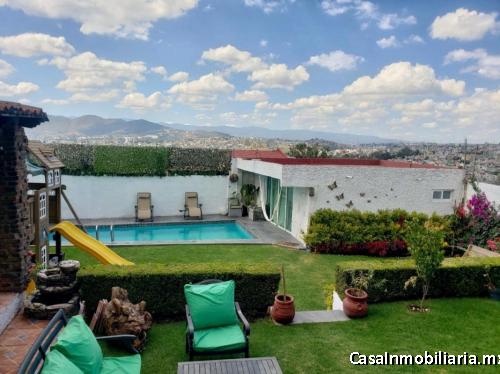 CASA CON ALBERCA Y HERMOSO JARDIN 