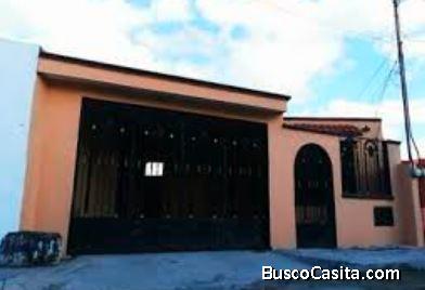 CASA EN VENTA EN VILLAS DE YUCALPETÉN 
