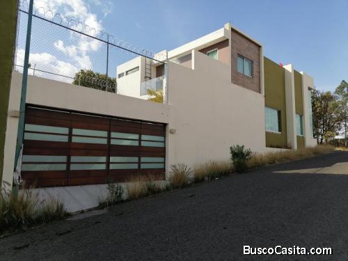 Residencia en Altozano, 4 recamaras con baño 
